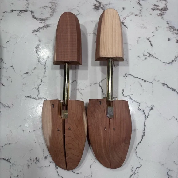 Johnston & Murphy Adjustable Cedar Shoe Trees - Picture 2 of 4